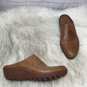 Tsubo Edom Tan Leather Wedge Clogs Sz 10